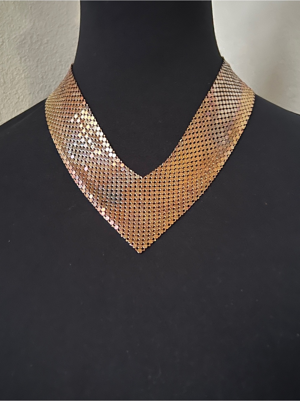 Vintage mesh bib v-shaped choker necklace in bronze
